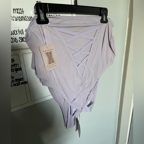 Lingerie - Picture 3 of 4